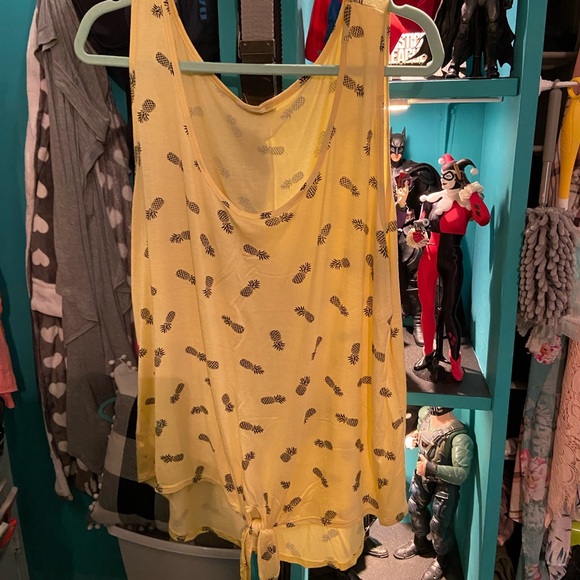 Pineapple tie tank - Picture 1 of 2